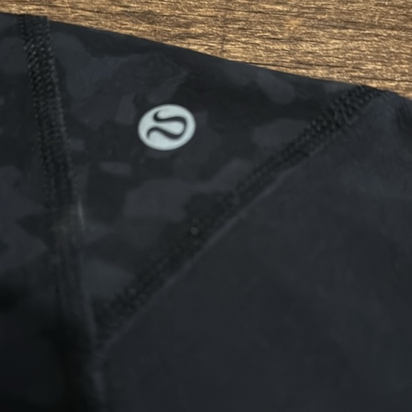 Lululemon cropped black cheetah side pocket leggings - Picture 4 of 5